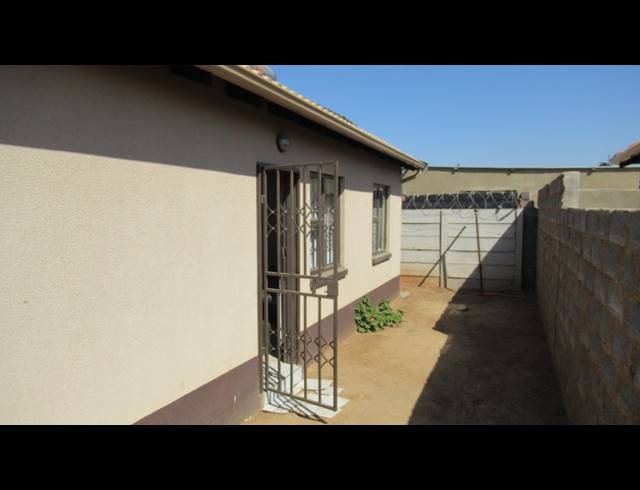 3 BEDROOM FREEHOLD FOR SALE IN WINDMILL PARK